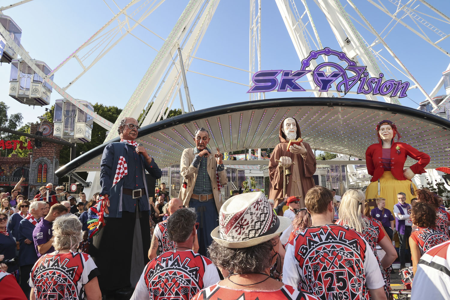 Aarlese reuzengilde opent Tilburg kermis