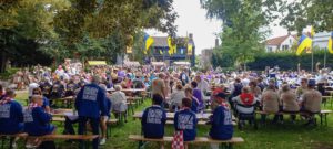 Een internationale reuzenbruiloft