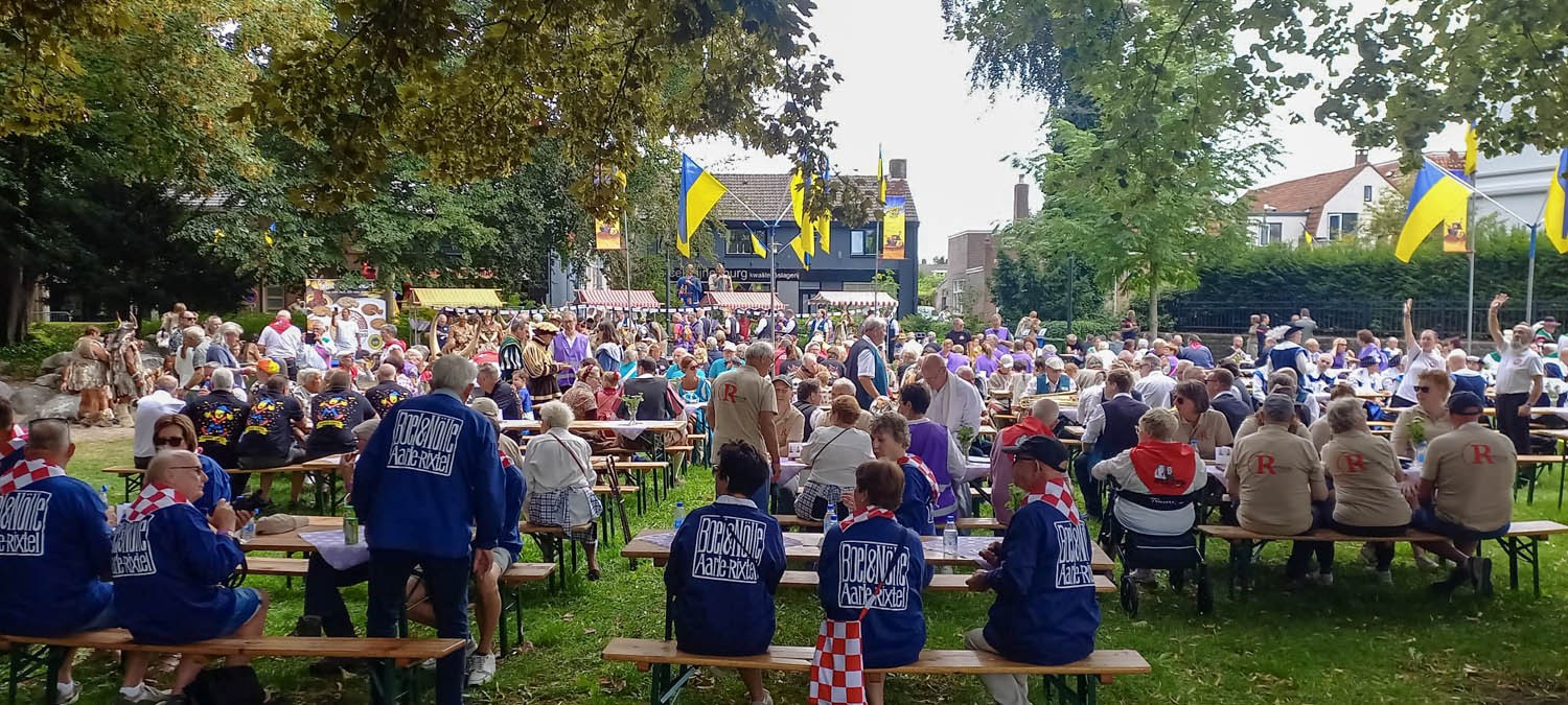 Een internationale reuzenbruiloft